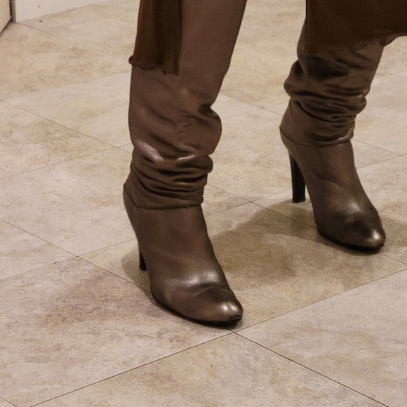 Womens Boots - Picture 2 of 16